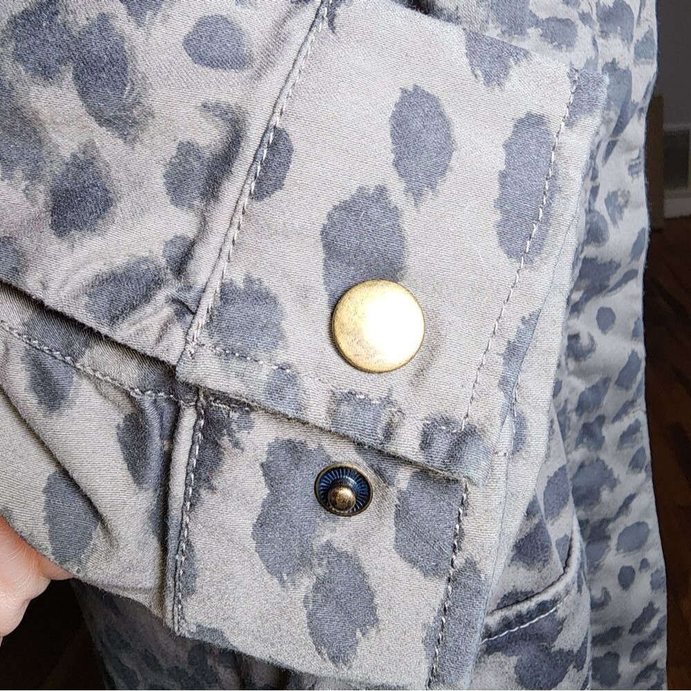 Knox Rose Gray Cheetah Print Drawstring Utility Jacket Size M - Picture 8 of 12